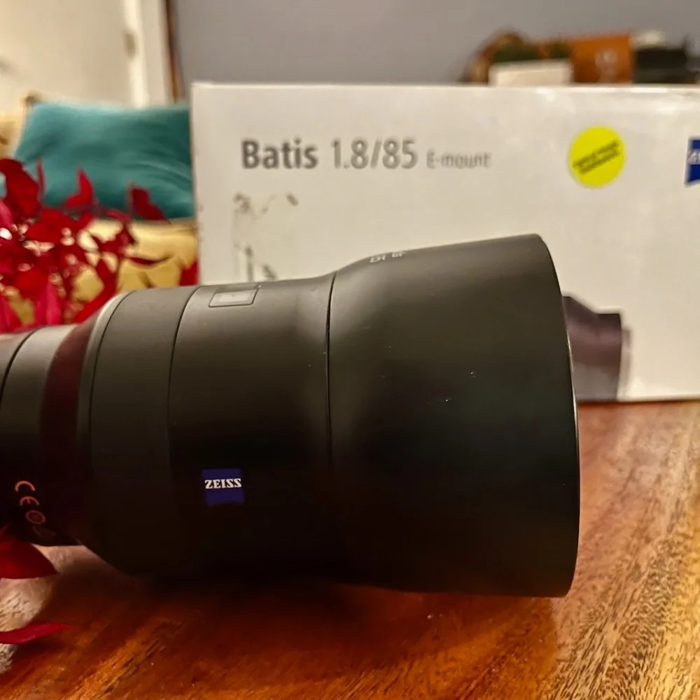 Sony E-Mount Zeiss 85mm f/1.8 Batis Lens FULL FRAME